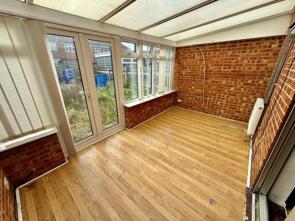 Lot: 59 - THREE-BEDROOM HOUSE FOR IMPROVEMENT - Rear lean to